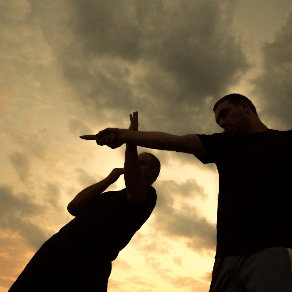 Effektive Verteidigung gegen Messerangriffe: Die Macht der frühzeitigen Gefahrenerkennung Effektive Verteidigung gegen Messerangriffe: Die Macht der frühzeitigen Gefahrenerkennung